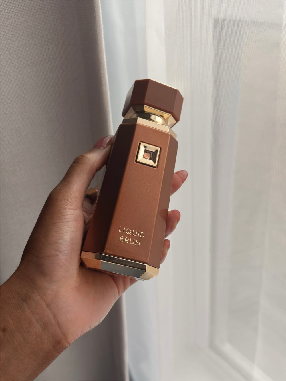 01. Cuir brun liquide